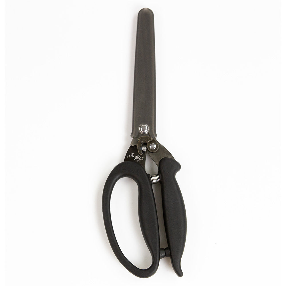 Recoil Snips, 9.5" Scissors - by Tim Holtz and Tonic Studios ... Titanium-coated, double-bevelled long, straight, smooth, strong and sharp blades with customisable spring tension to provide a smooth precise cutting experience for both left and right handed crafters. Image of a closed pair of Tim Holtz Tonic Studios Recoil Scissors (9.5" shears) with the safety cap or sleeve.