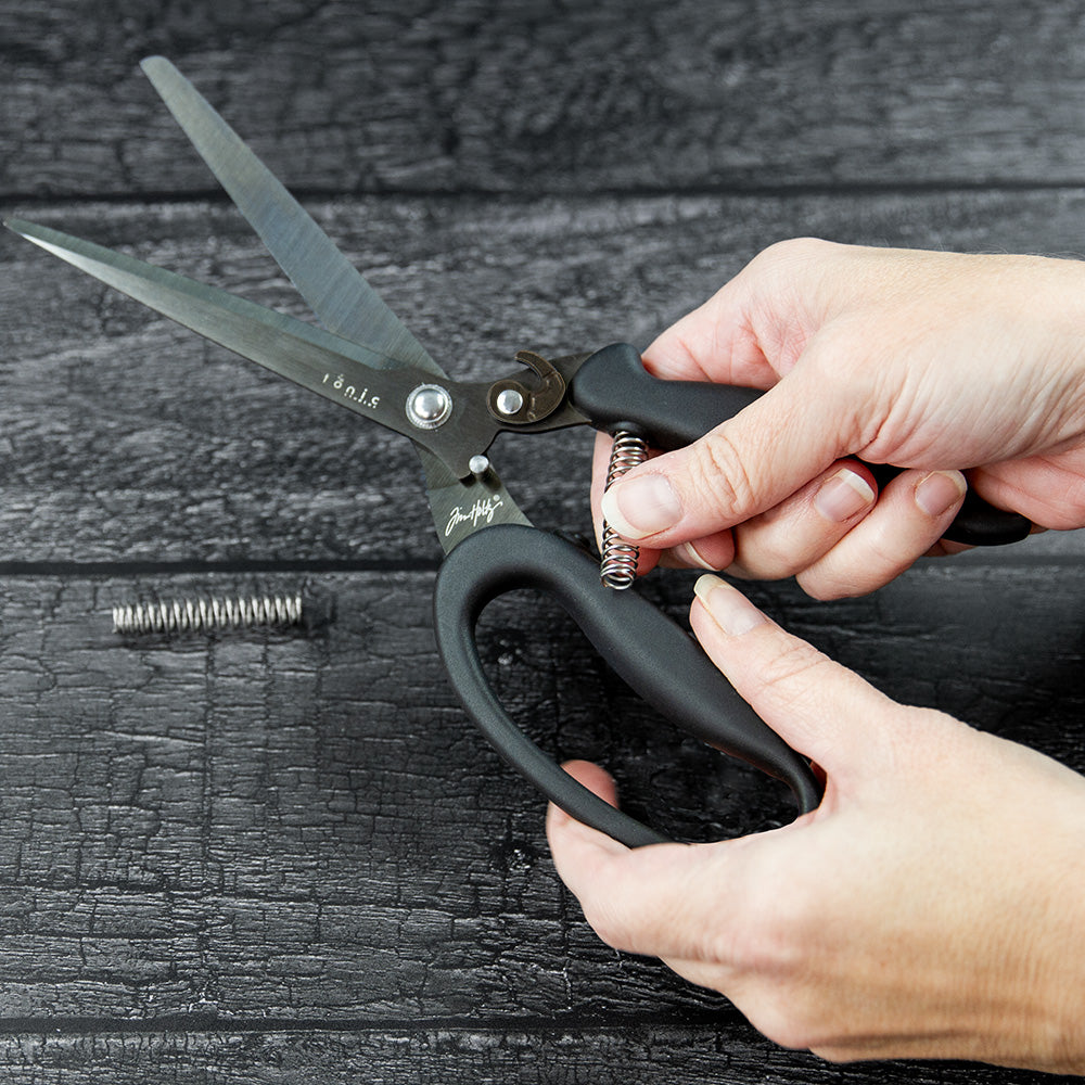 Recoil Snips, 9.5" Scissors - by Tim Holtz and Tonic Studios ... Titanium-coated, double-bevelled long, straight, smooth, strong and sharp blades with customisable spring tension to provide a smooth precise cutting experience for both left and right handed crafters. Image of an open pair of Tim Holtz Tonic Studios Recoil Scissors (9.5" shears) with the springs being interchanged.